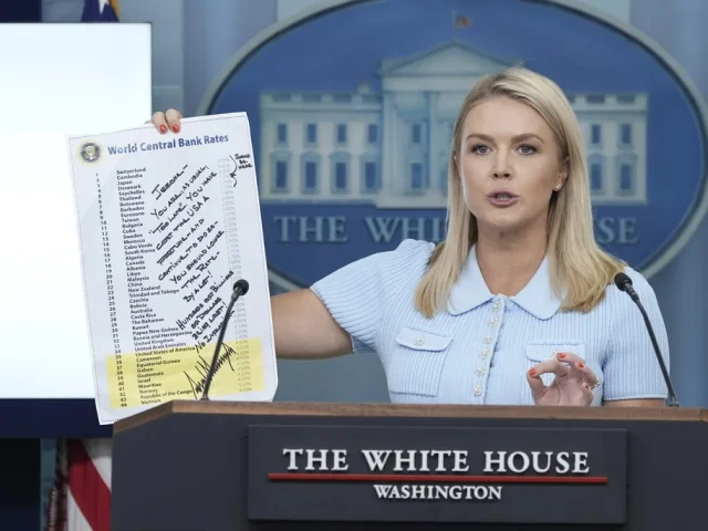 White House shares handwritten note from Trump to ‘Too Late’ Federal Reserve chairman
