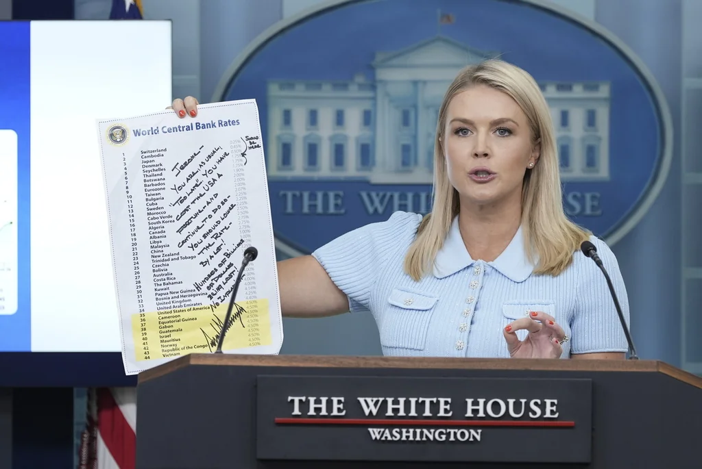 White House shares handwritten note from Trump to ‘Too Late’ Federal Reserve chairman  at george magazine