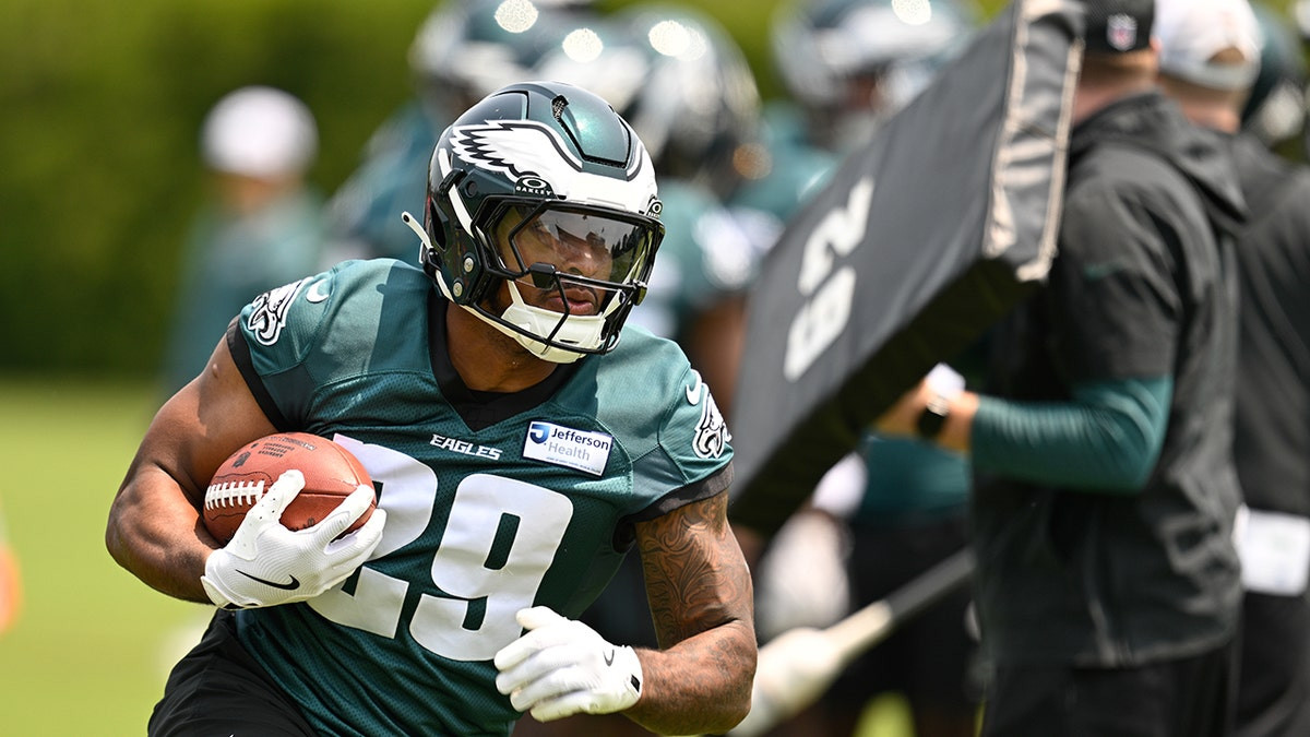 Eagles running back AJ Dillon embraces mental challenges of chess to prepare for 'perfect' opportunity  at george magazine