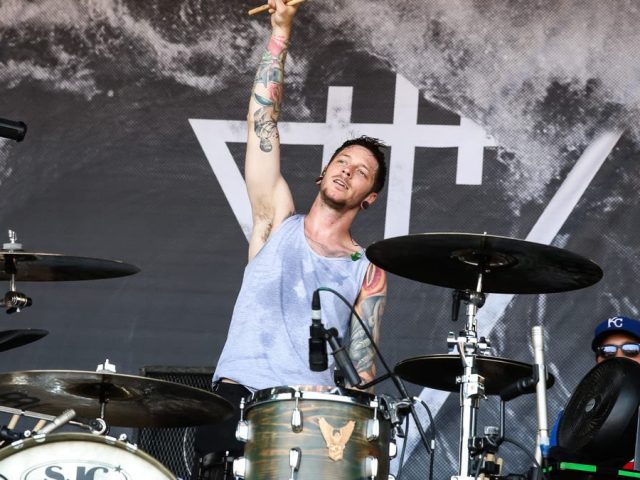 Plane was flying too low during descent in crash that killed rock musician and music exec, NTSB finds