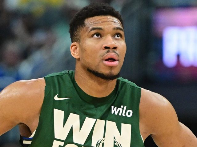 Bucks’ Giannis Antetokounmpo shows off 4-word message on guns