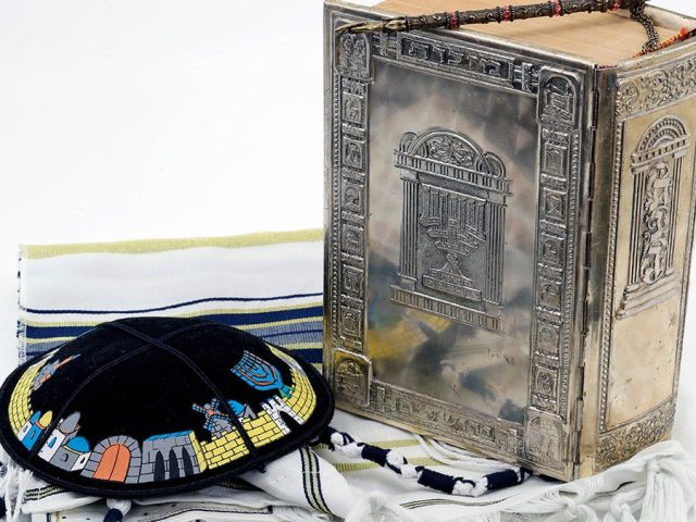 Torah’s clothing lessons backed by Yale study showing your attire changes how you think
