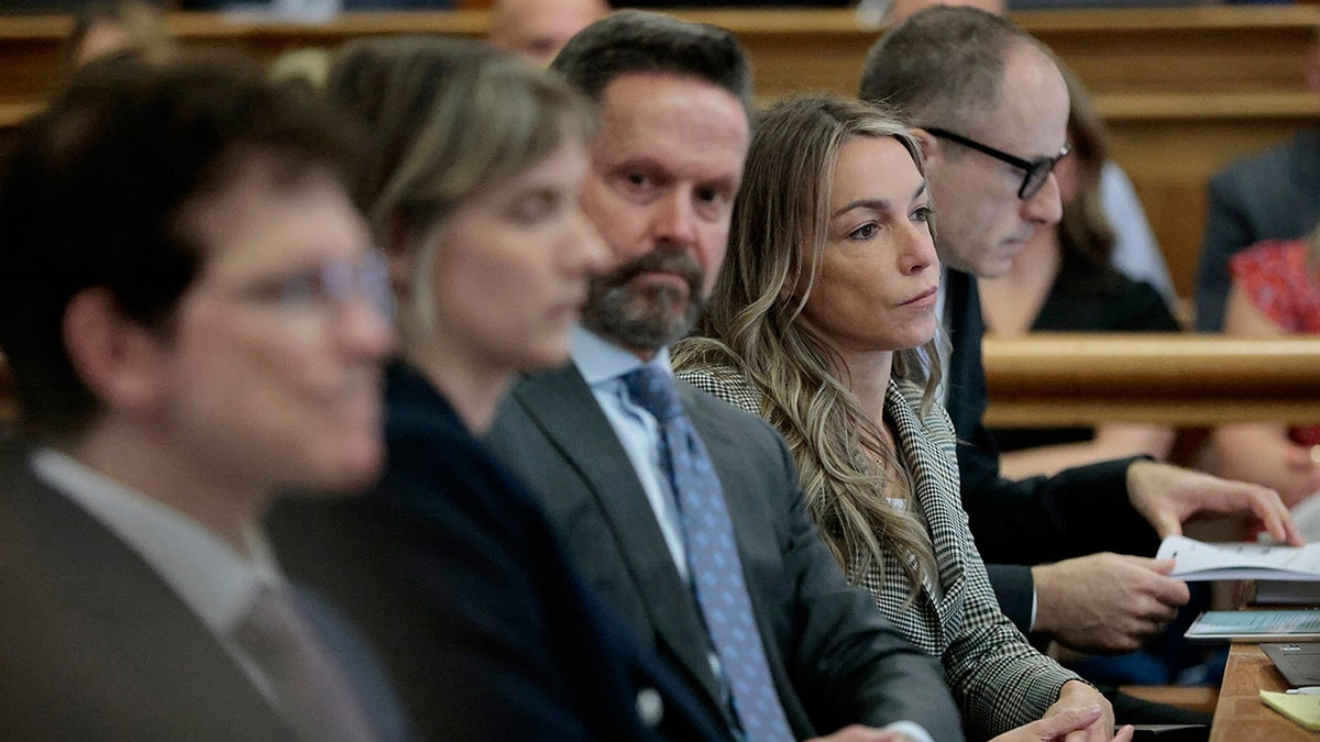 Lead detective’s text messages cast shadow over Karen Read murder trial  at george magazine