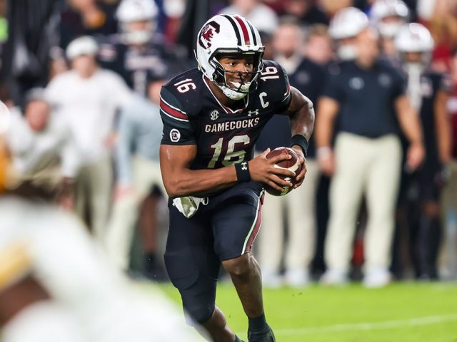 South Carolina’s LaNorris Sellers rejected tempting transfer offers, the college football star’s father says
