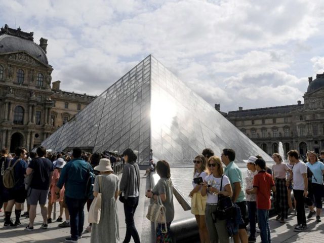 Museum staff leaves ‘Mona Lisa’ fans high and dry as Louvre shuts down without warning