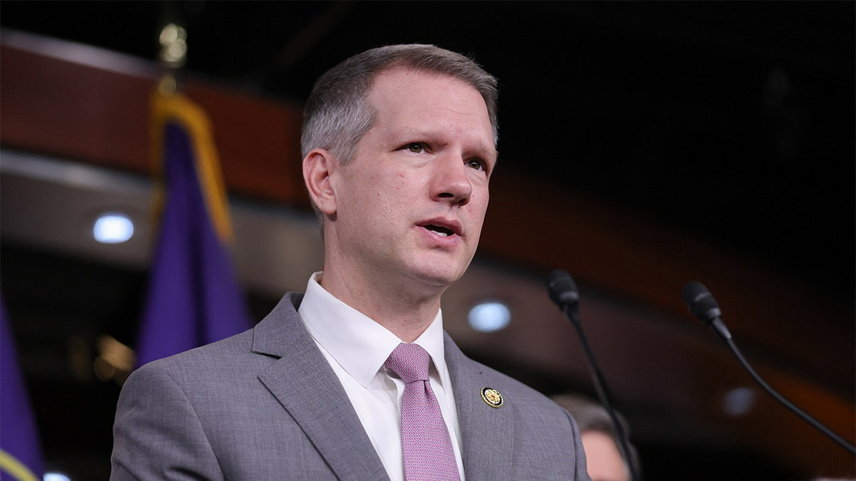 Democratic socialist candidate for NYC mayor a 'gift to Republican Party,' GOP lawmaker says  at george magazine