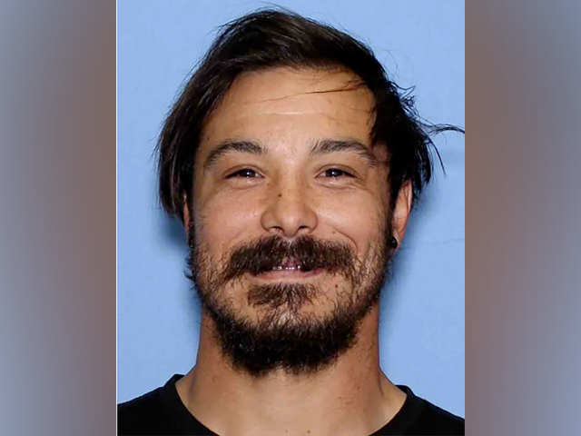 Military-trained dad accused of killing daughters nears 3 weeks living in wilderness amid manhunt