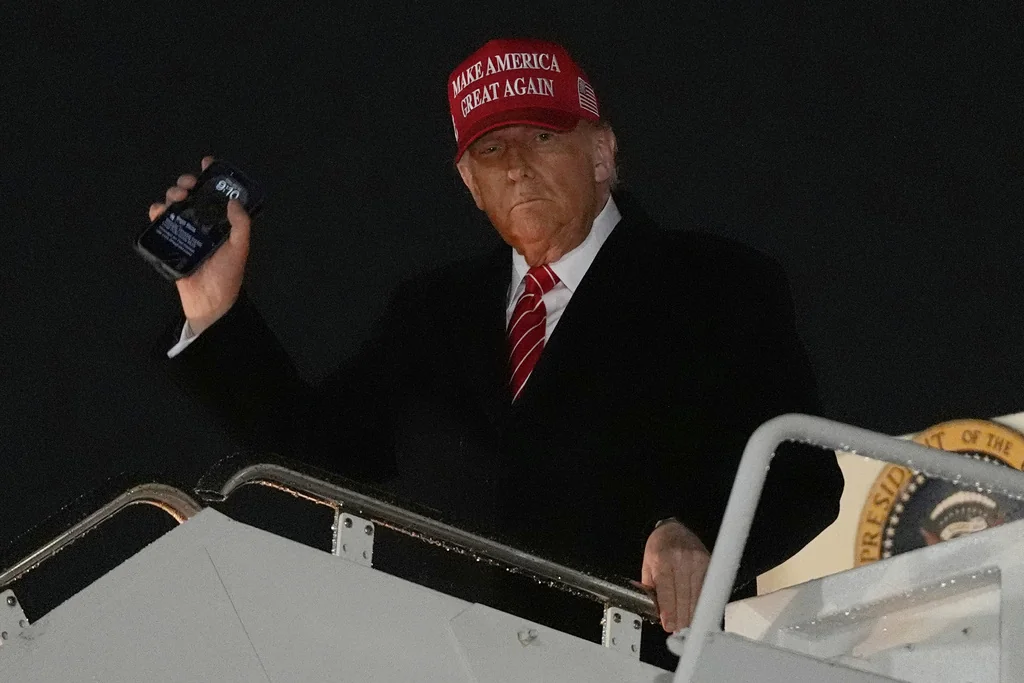 Trump leans into ‘entirely’ scrapping the debt limit  at george magazine
