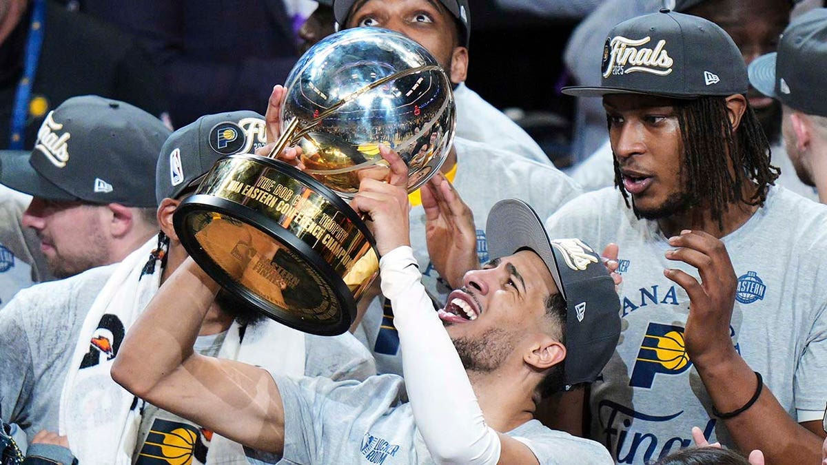 Tyrese Haliburton dunks on Ben Stiller after Pacers clinch NBA Finals berth with win over Knicks  at george magazine