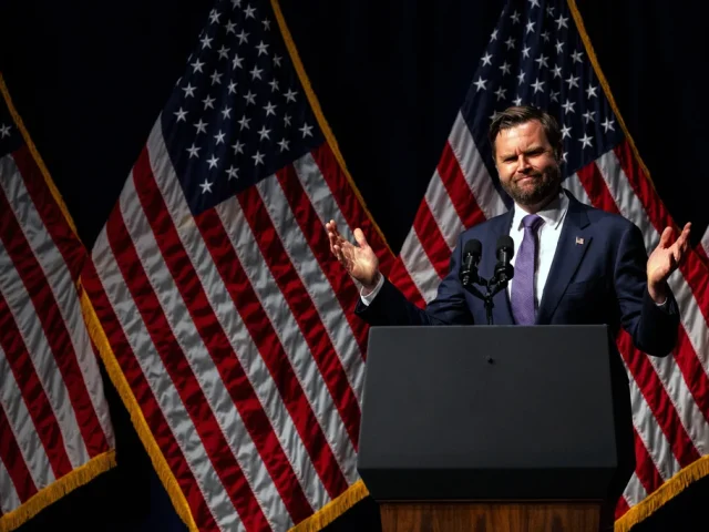 JD Vance flips middle finger, jokes about ‘pink-haired’ opponents during Ohio Republicans dinner