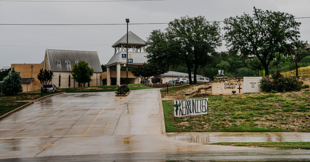 Grief and Prayer at Texas Churches: ‘Lord, Turn Off the Floodgates’  at george magazine