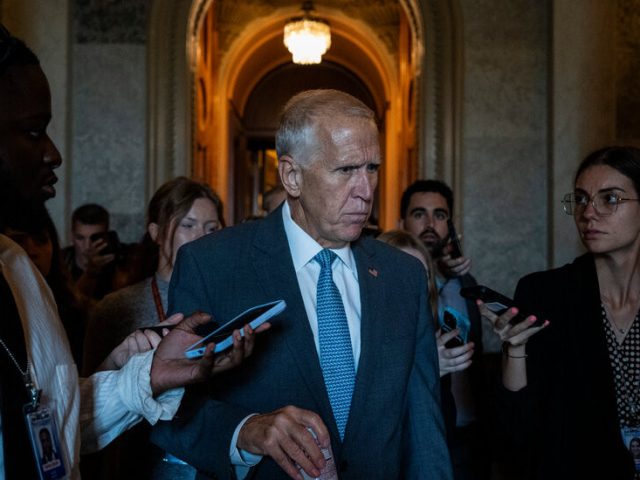 Senate Narrowly Passes Trump’s Policy Bill Amid Deep G.O.P. Divisions