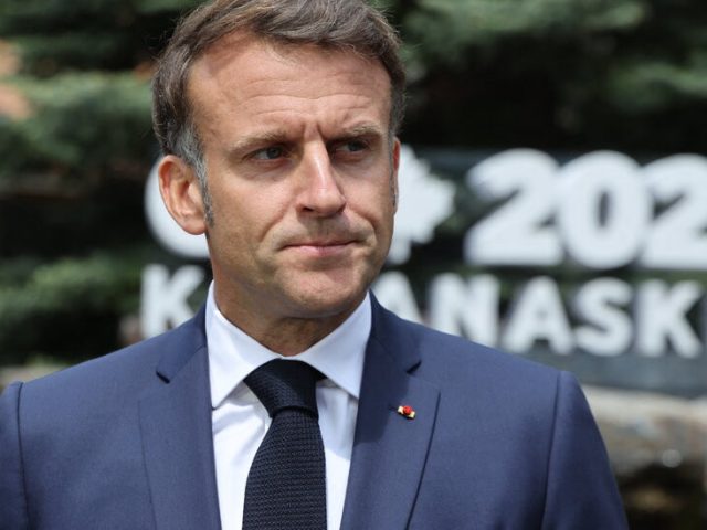 Macron and Putin Discuss Iran and Ukraine in Rare Call