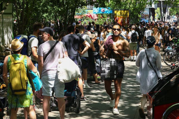 As Heat Grips Europe, a Struggle to Keep Workers and Customers Cool