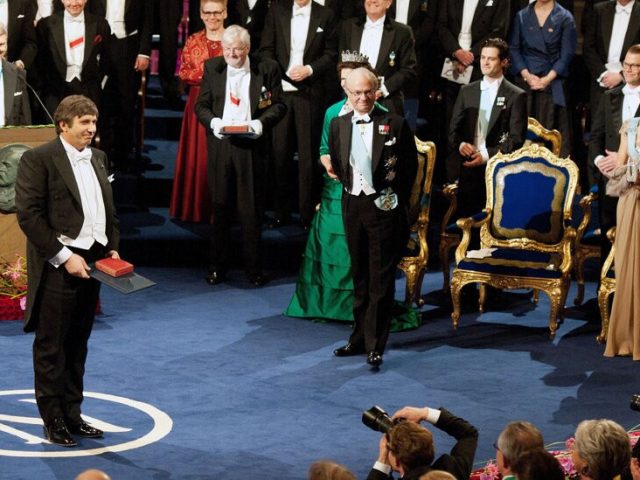 Nobel Prize-Winning Physicist Is Stripped of Dutch Citizenship