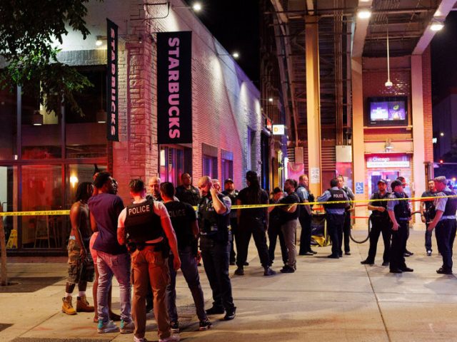 4 Dead, 14 Injured in Chicago Shooting Outside River North Lounge