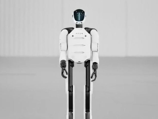 Job-killing robot learns at work, and it’s coming to the factory floor