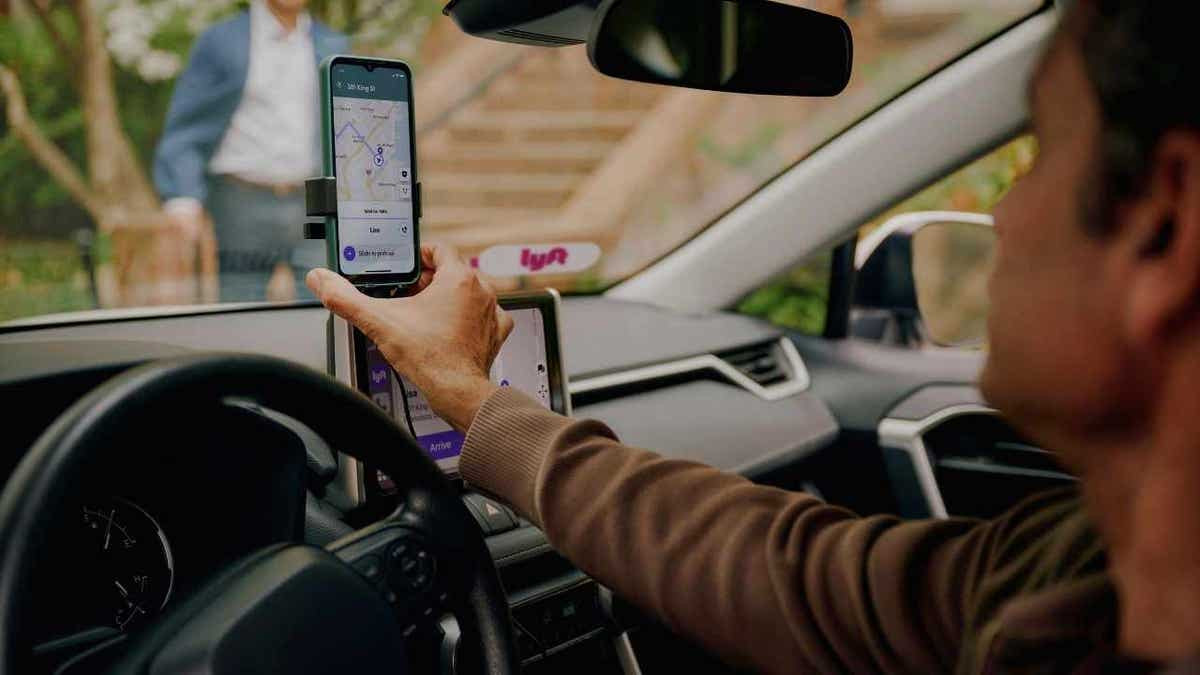 Lyft lets you ‘favorite' your best drivers and block the worst  at george magazine