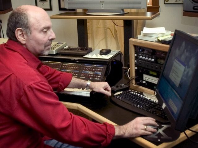 Mark Snow, Who Conjured the ‘X-Files’ Theme, Is Dead at 78
