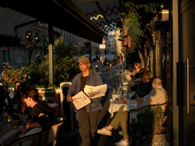 Extra! Extra! Read All About Last Newspaper Hawker in Paris
