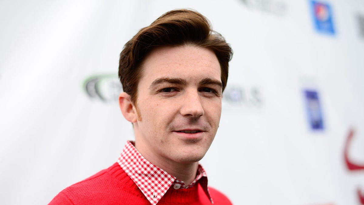 Drake Bell claims Nickelodeon doesn't pay residuals to child stars  at george magazine