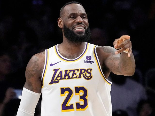 LeBron James reacts to speculation after he practiced at Cavaliers’ facility: ‘Yall bored man’