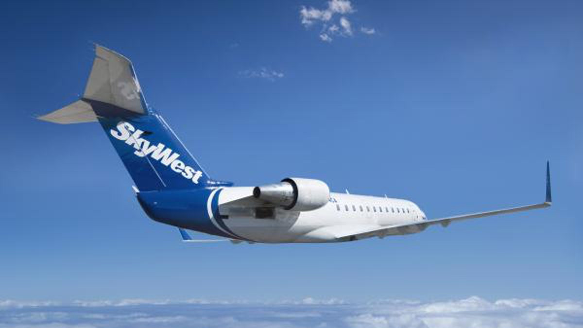 SkyWest flight diverted after passenger tries to open emergency door, fights with flight attendant: report  at george magazine