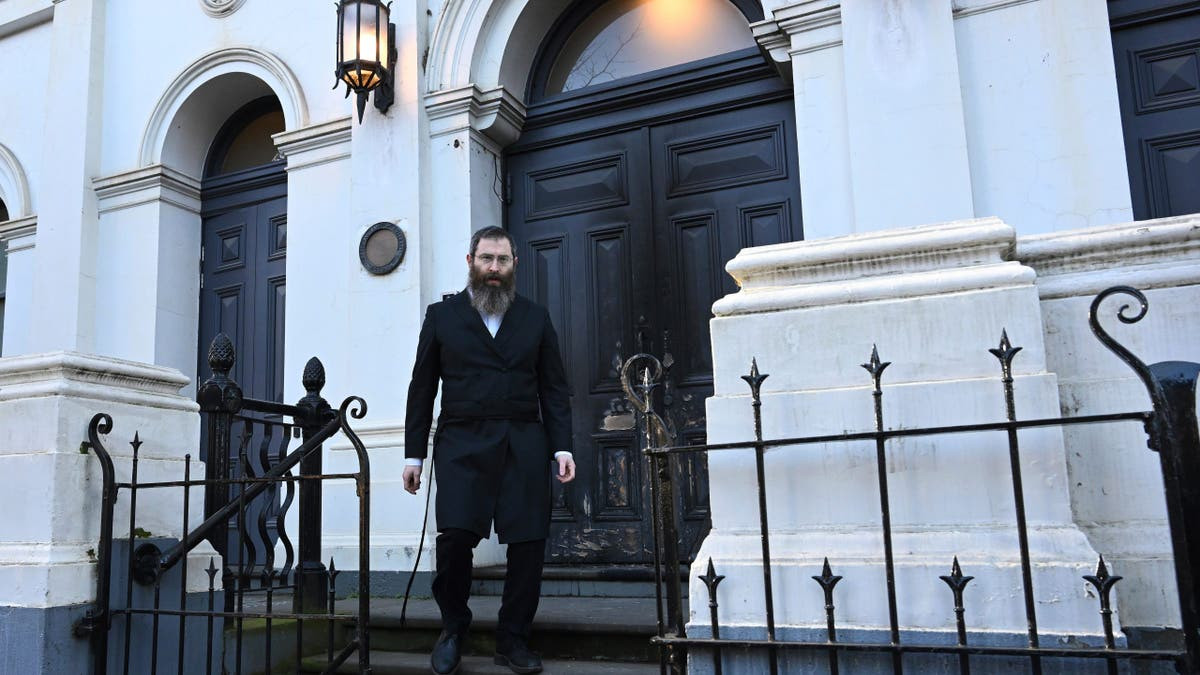 Antisemitic attackers violently target synagogue, Israeli restaurant in Australia  at george magazine