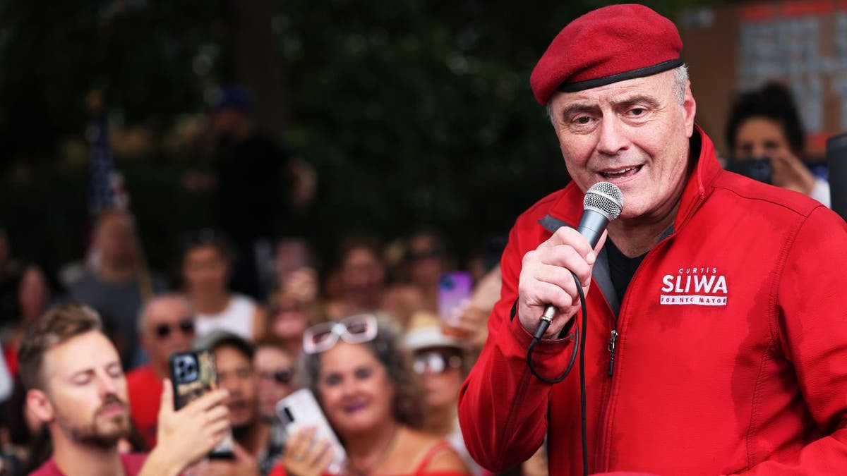 Charlie Kirk urges GOP hopeful Curtis Sliwa to drop out of NYC mayoral race to stop Mamdani  at george magazine
