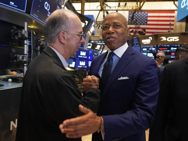 Trump administration shifts rhetoric on Eric Adams as his reelection hopes dwindle