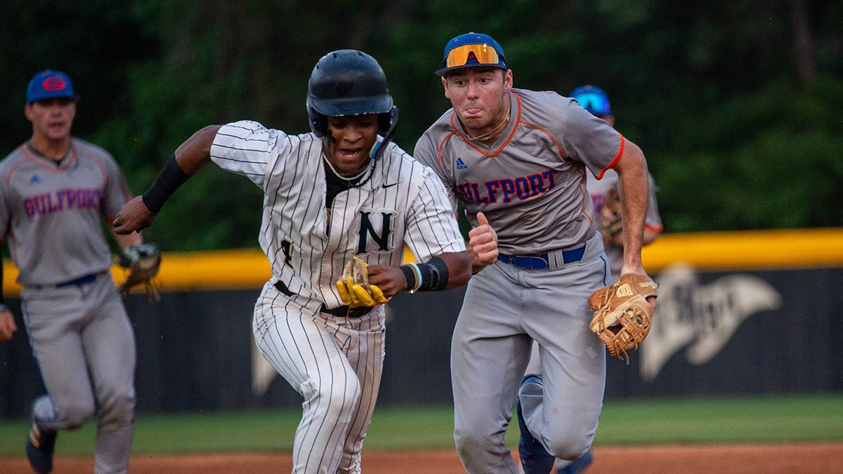 Amateur baseball player makes ingenious play to avoid potential double play  at george magazine