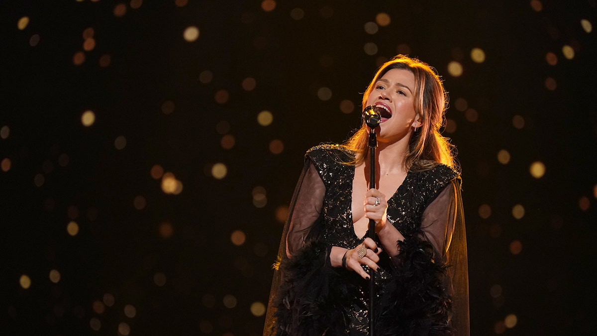 Kelly Clarkson postpones Las Vegas residency hours before opening night  at george magazine