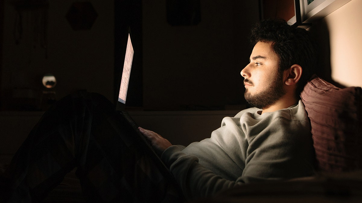 Your late-night TV binge could sabotage your brain health, doctor warns  at george magazine