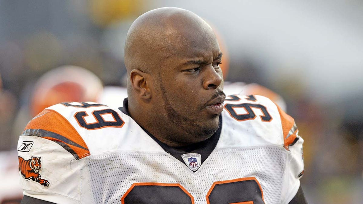 Former NFL defensive lineman Oliver Gibson dead at 53  at george magazine