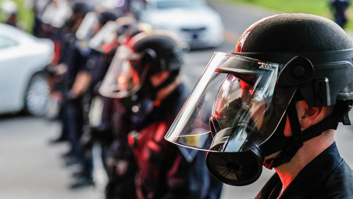 Blue city officers flocking to cop-friendly red states, police leader says: ‘Why would anyone stay?’  at george magazine