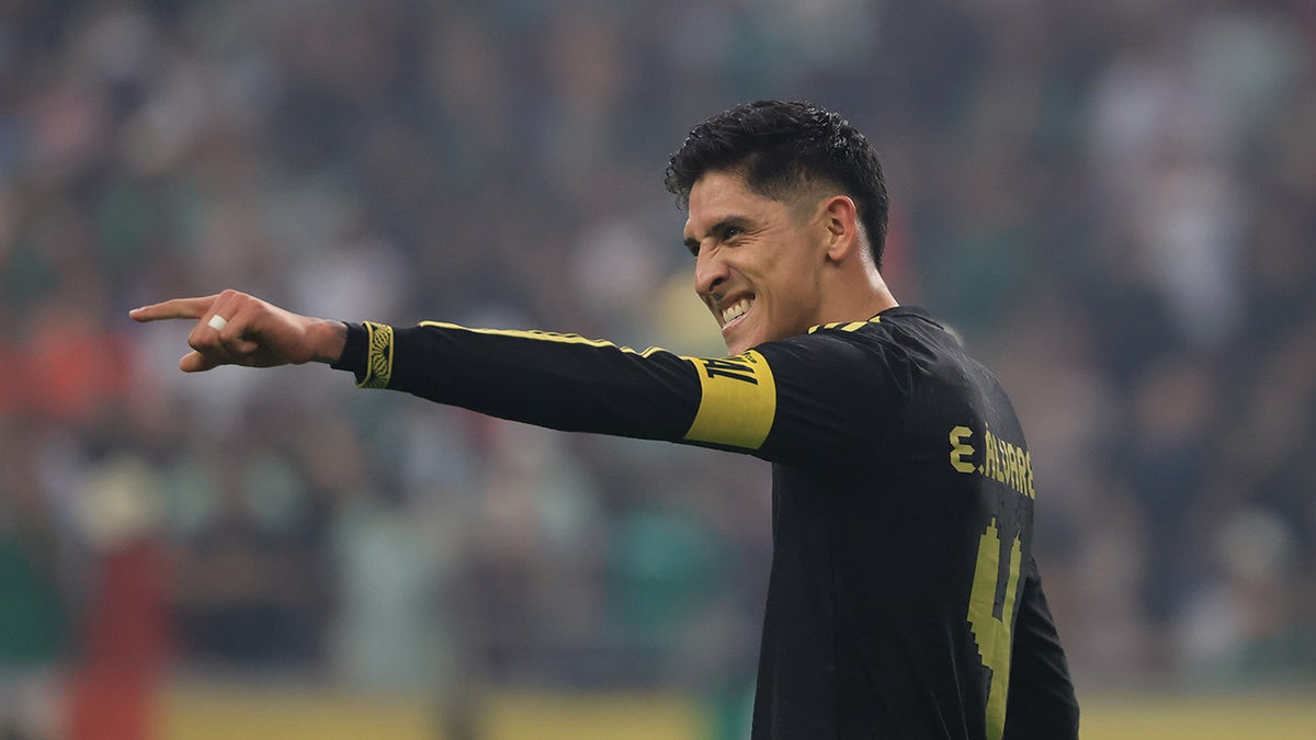 Mexico defeats United States, 2-1, to win their 10th CONCAF Gold Cup title  at george magazine