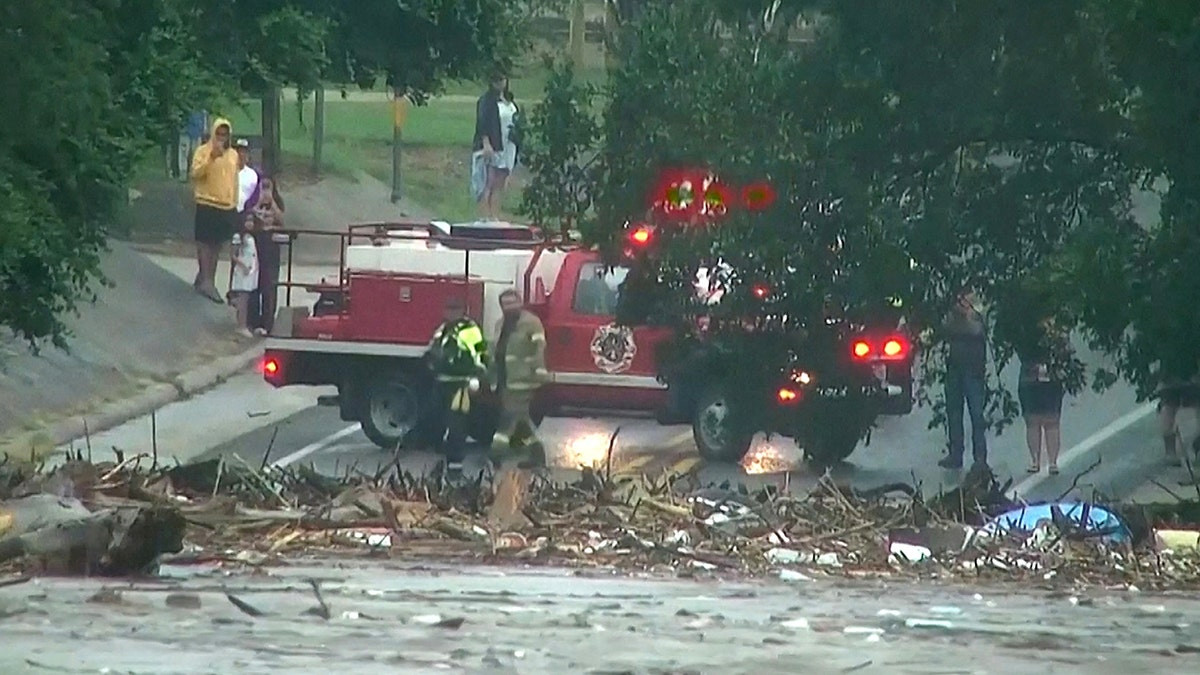 Family-owned Texas restaurant works to feed first responders: 'We're thankful for them'  at george magazine