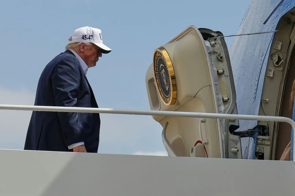 Trump defends Pam Bondi, urges FBI to move past Epstein files debacle  at george magazine
