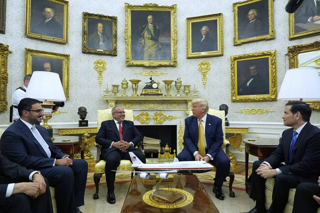 WATCH LIVE: Trump participates in bilateral meeting with Bahraini crown prince  at george magazine