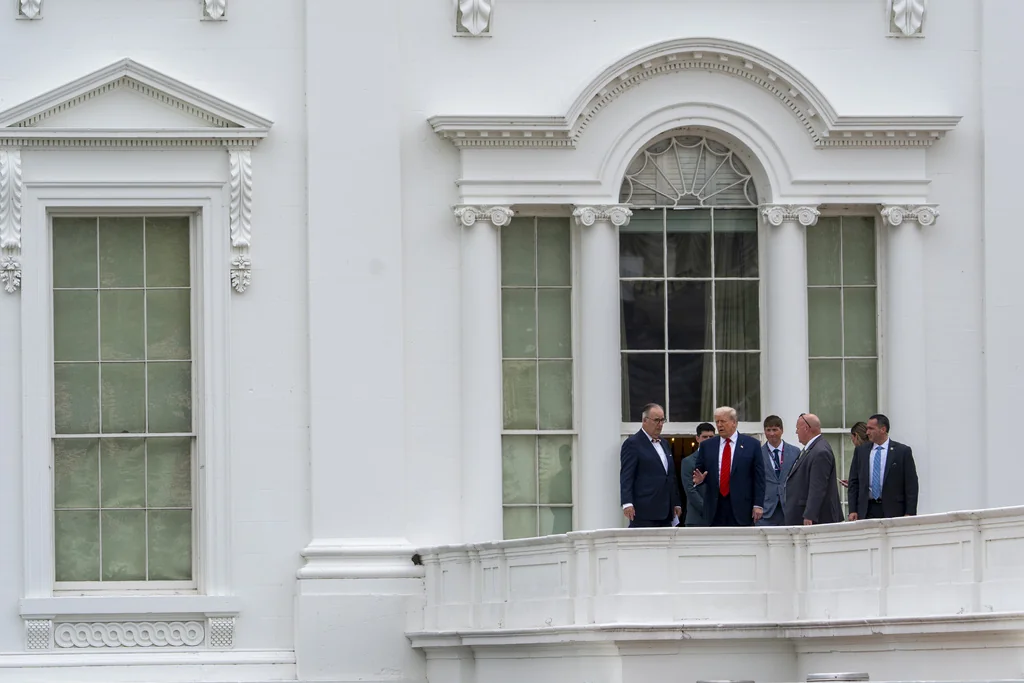 Trump takes a walk on White House roof amid plans for new ballroom: ‘Something beautiful’  at george magazine