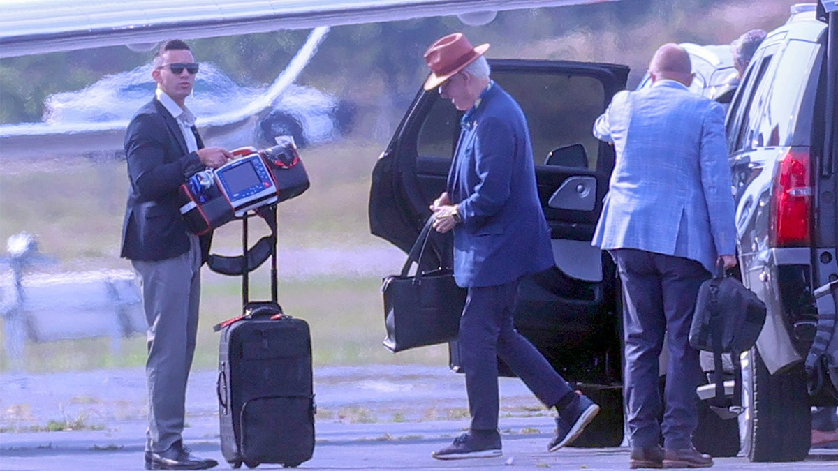 Bill Clinton seen leaving airport with defibrillator, sparking health fears  at george magazine