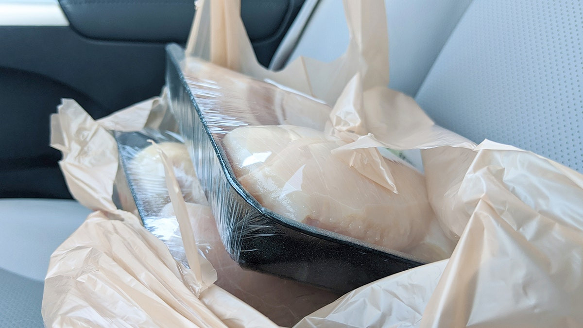 Husband refuses to eat chicken left in hot car for hours, sparking food safety debate: 'Not thrilled'  at george magazine