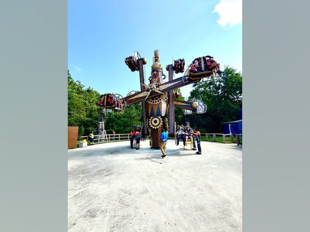 32 people rescued after ride malfunctions at Six Flags America