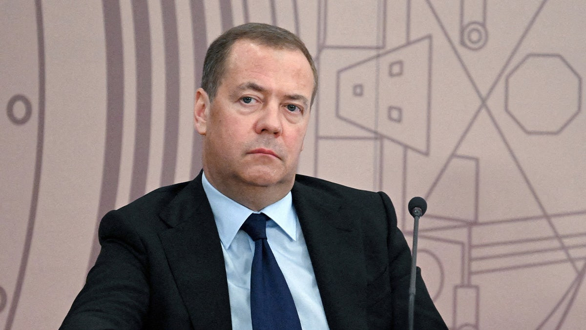 Russia’s Medvedev says Europe’s ‘coalition of the willing’ failed to outplay Trump after Zelenskyy meeting  at george magazine
