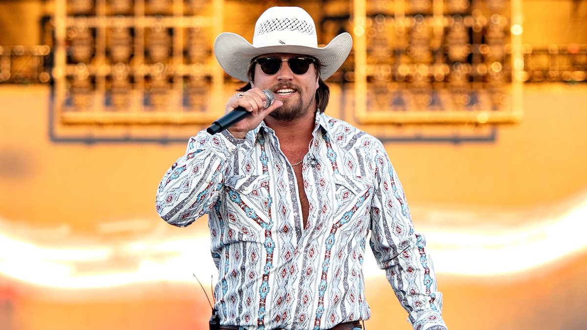 Country singer Gavin Adcock’s show erupts as fan storms stage, gets tackled  at george magazine