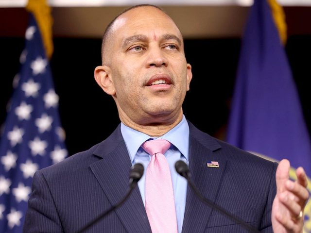 Jeffries gets in heated clash with CNN host on ‘hypocritical’ redistricting position and if Dems have a plan