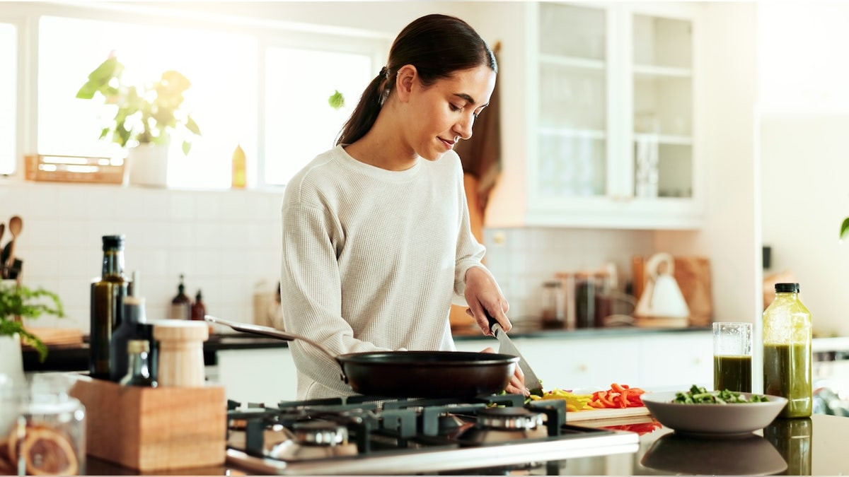 Simplify back-to-school meals with these HexClad pans and easy recipes  at george magazine