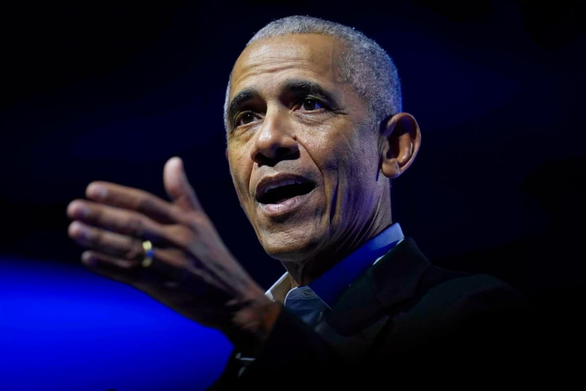 Obama stays in political fray as Democrats look for new leader  at george magazine