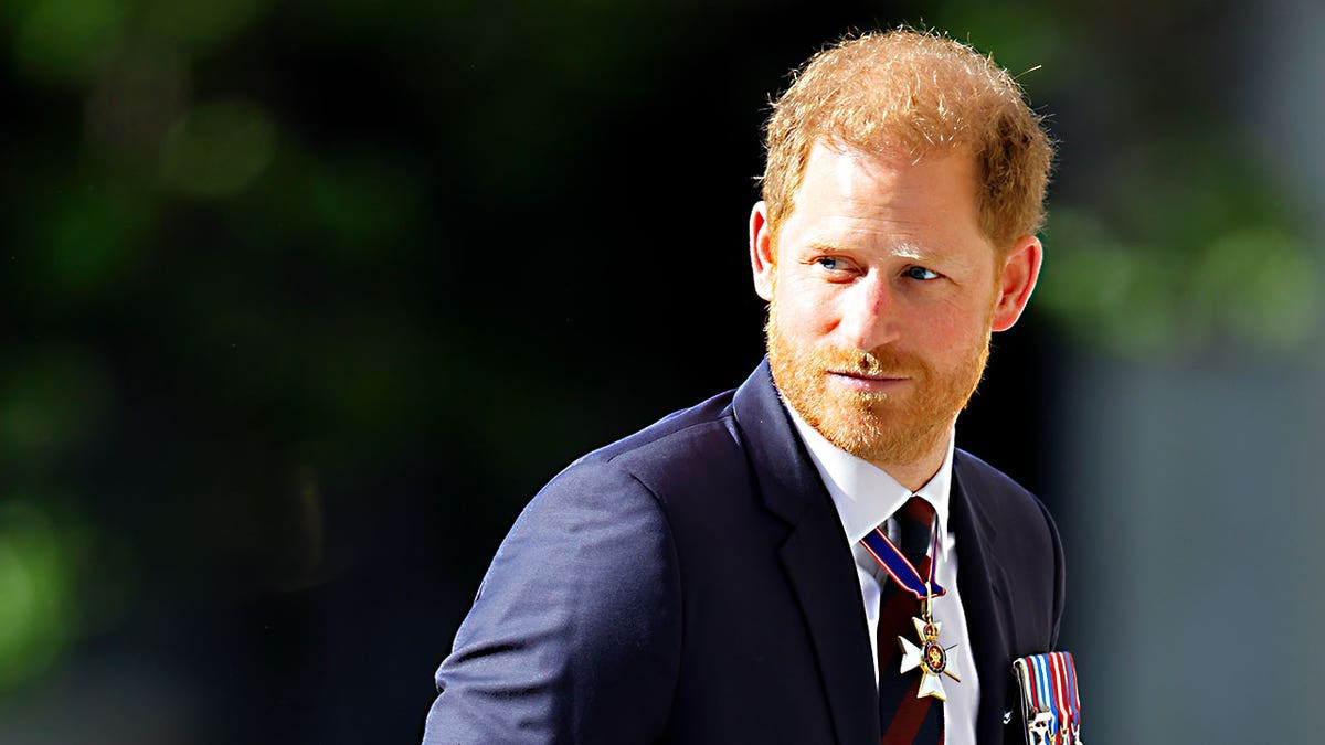 Prince Harry reverses media strategy to win back family after hitting 'rock bottom': experts  at george magazine