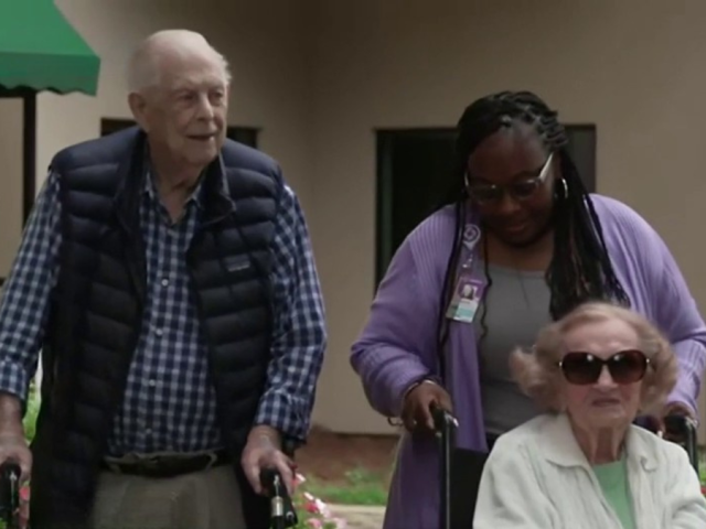 A ‘double joy’: Navy veteran couple marks 80th wedding anniversary on V-J Day